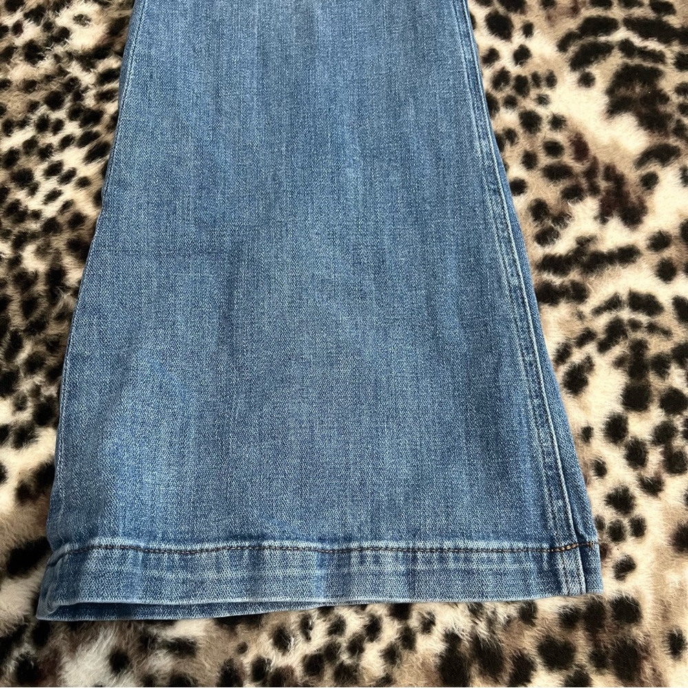Express waist 32” women’s bell flare high rise jeans - Picture 6 of 12
